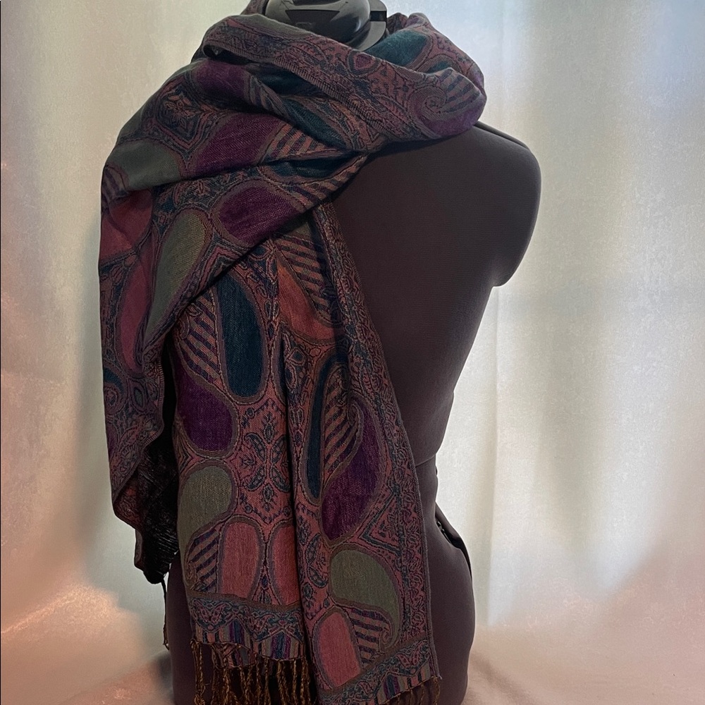 Elegant Italian Paisley Scarf